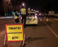 В Киеве на Борщаговке Mitsubishi на пешеходном переходе сбил женщину