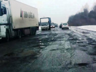 Водитель отсудил у «Укравтодора» компенсацию за плохие дороги