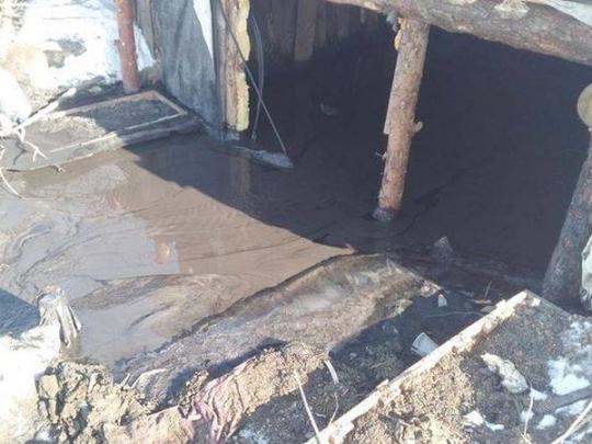 В Донецкой области шахтными отходами залило позиции военных (фото, видео)