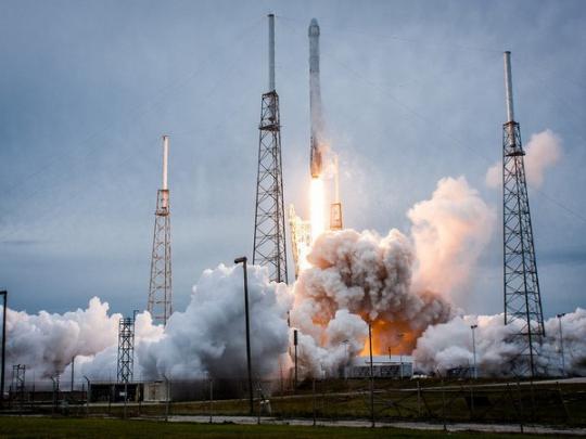 Ракета Falcon 9 вывела в космос первые два спутника для глобального интернета