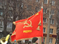 В Кривом Роге прошел парад под советскими знаменами (фото)