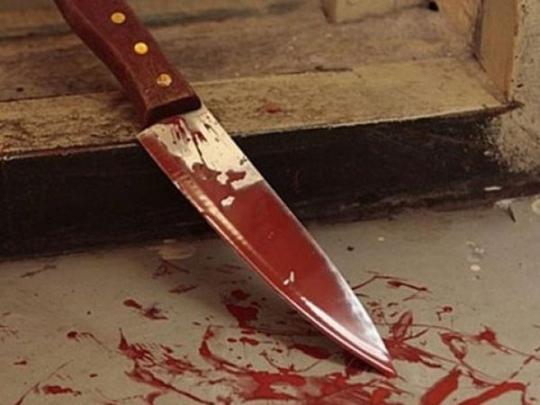 нож в крови 
