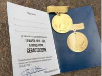 В Севастополе раздают медальки и сладости, кто проголосовал на выборах президента России