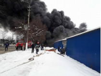 В Черновцах горит один из крупнейших украинских рынков (фото, видео)