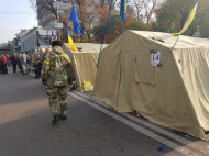 Митингующие под Радой готовы сделать депутатам подарок: убрать часть палаток