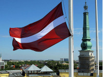 Латвийский флаг над Ригой