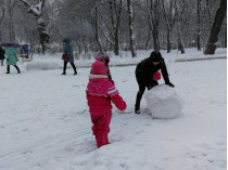 В Одесской области выпал снег неожиданного цвета (фото)