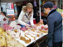 торговля мясом на рынке