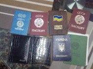 Шайка во главе с николаевским чиновником штамповала поддельные паспорта из ОРДЛО (фото)
