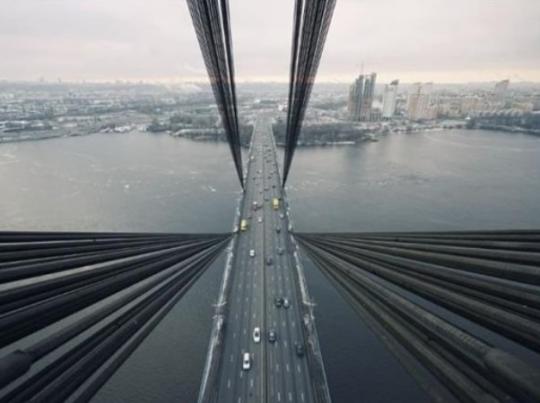 В столице сегодня ограничат движение транспорта по трем мостам
