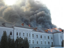 Под Львовом сгорел бывший коллегиум иезуитов (фото)