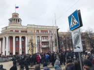 Пожар в "Зимней вишне": тысячи жителей Кемерово прорвались к зданию обладминистрации
