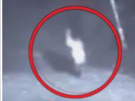 Видеокамеры зафиксировали призрак женщины, испугавший мотоциклиста (видео)