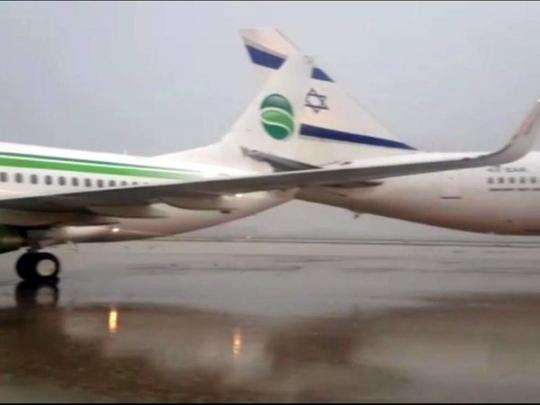 В аэропорту Израиля столкнулись два самолета (видео)