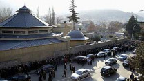 Лидера грузинской оппозиции миллиардера бадри патаркацишвили вчера похоронили в саду его резиденции «аркадия» в центре тбилиси