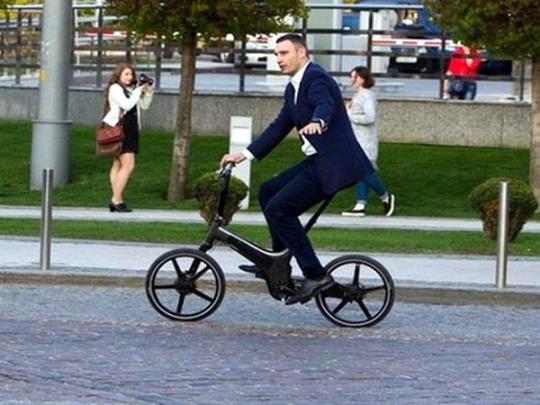 Декларация Кличко: семь часов, семь велосипедов, рояль и мотоцикл