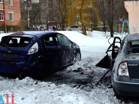 Раненый водитель взорванного в Донецке автомобиля жив (ВИДЕО)