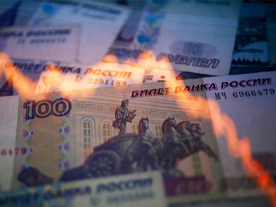 Коллаж с российскими рублями