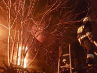 Масштабный пожар в центре Днепра: загорелось здание между ТРК "Мост-Сити" и цирком (фото, видео)
