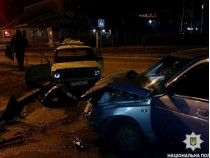 В Харькове столкнулись два автомобиля: семь пострадавших (фото)
