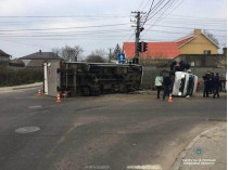 В Одессе столкнулись маршрутка и грузовик, пострадали 11 человек (фото)