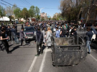 Протесты в Ереване переросли в стычки с полицией, есть пострадавшие (видео)