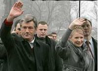 Виктор ющенко заявил, что ему надоела политика авантюр и интриг, которую проводит правительство. В ответ юлия тимошенко сообщила: в украине имеет шанс только парламентская форма правления