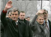 Виктор ющенко заявил, что ему надоела политика авантюр и интриг, которую проводит правительство. В ответ юлия тимошенко сообщила: в украине имеет шанс только парламентская форма правления
