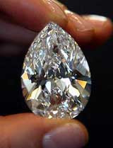 В нью-йорке представили уникальный бриллиант грушевидной формы, за который надеются выручить 13 миллионов долларов