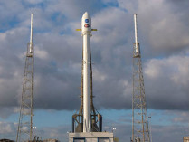 Ракета Falcon 9 с космическим телескопом TESS 