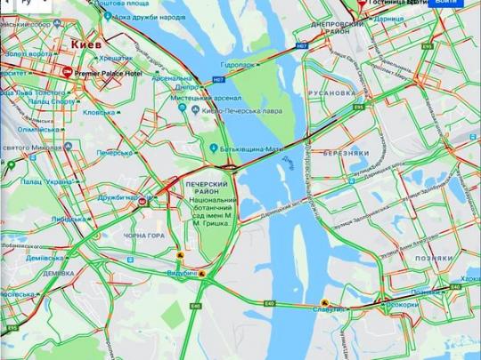 Транспортный коллапс в Киеве: ДТП заблокировало движение от Дарницкой полощади почти до Лыбидской