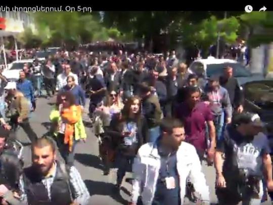 Протестующие в Ереване заявили о начале народной бархатной революции