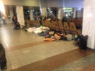 Цыгане оккупировали столичный вокзал, — пользователи соцсетей (фото)