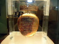 Из музея в Нанте украли золотой контейнер с сердцем королевы Франции Анны Бретонской