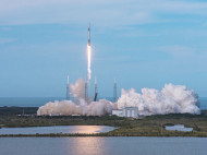 Первая ступень Falcon 9 успешно села на баржу в Атлантике после запуска зонда TESS
