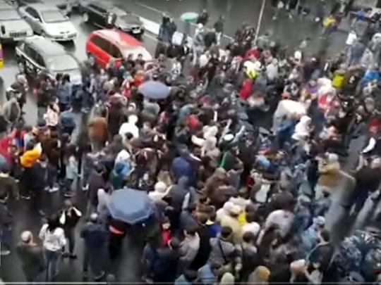 В полицию Еревана попали 107 демонстрантов и сын главного оппозиционера (видео)