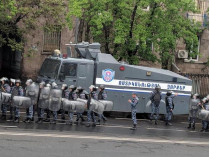 Бронетехника на улицах Еревана