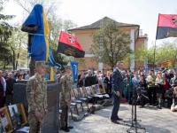 В Киеве открыли памятник погибшему бойцу АТО