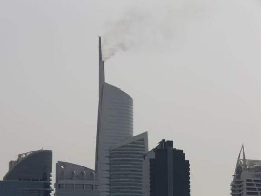 В Дубае горит 68-этажный небоскреб