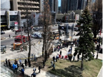 В Торонто грузовик въехал в толпу пешеходов