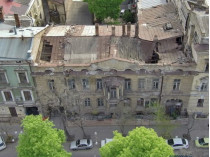 В центре Одессы рухнула крыша «дома Гоголя» 