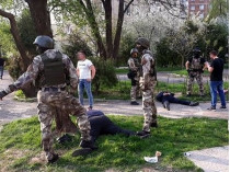 Жестоко пытали и угрожали расправой: во Львове задержали банду вымогателей 