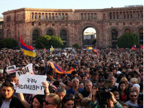 Бархатная революция в Армении: 80 грузовиков заблокируют дороги в Ереване