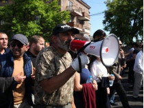 Бархатная революция в Армении: лидер оппозиции сообщил о тревожных сведениях из Еревана