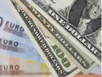 В киевских обменниках дешевеют доллар и евро