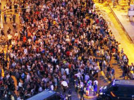 Массовые демонстрации в Испании: тысячи людей протестуют против "мягкого" приговора насильникам