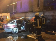У ворот Киевавтодора подожгли автомобиль 