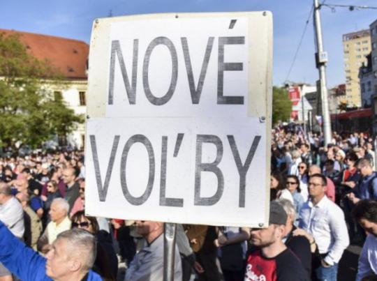 В Словакии требуют досрочных выборов из-за убийства журналиста