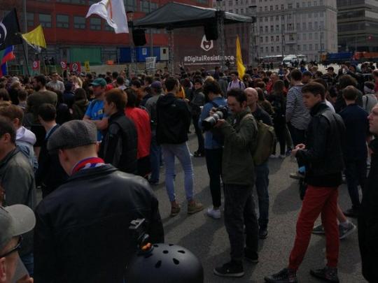 «Нет посадкам за лайки и репосты»: москвичи митингуют за Telegram
