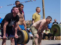 На Херсонщине более 100 военнослужащих приняли участие в чемпионате Сухопутных войск ВСУ по кросфиту